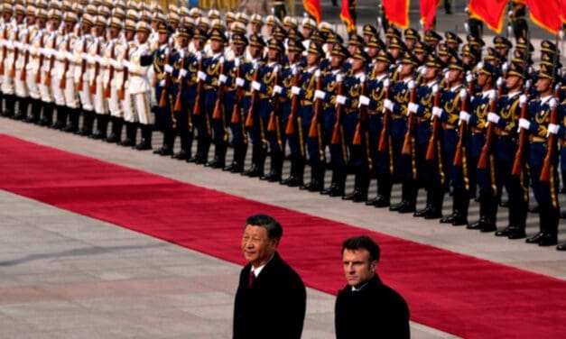 Macron fue a China en busca de ayuda, pero volvió con promesas vagas