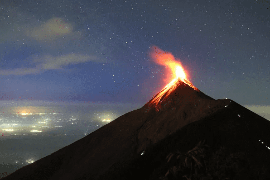Vista del Volcán de Acatenango en Guatemala