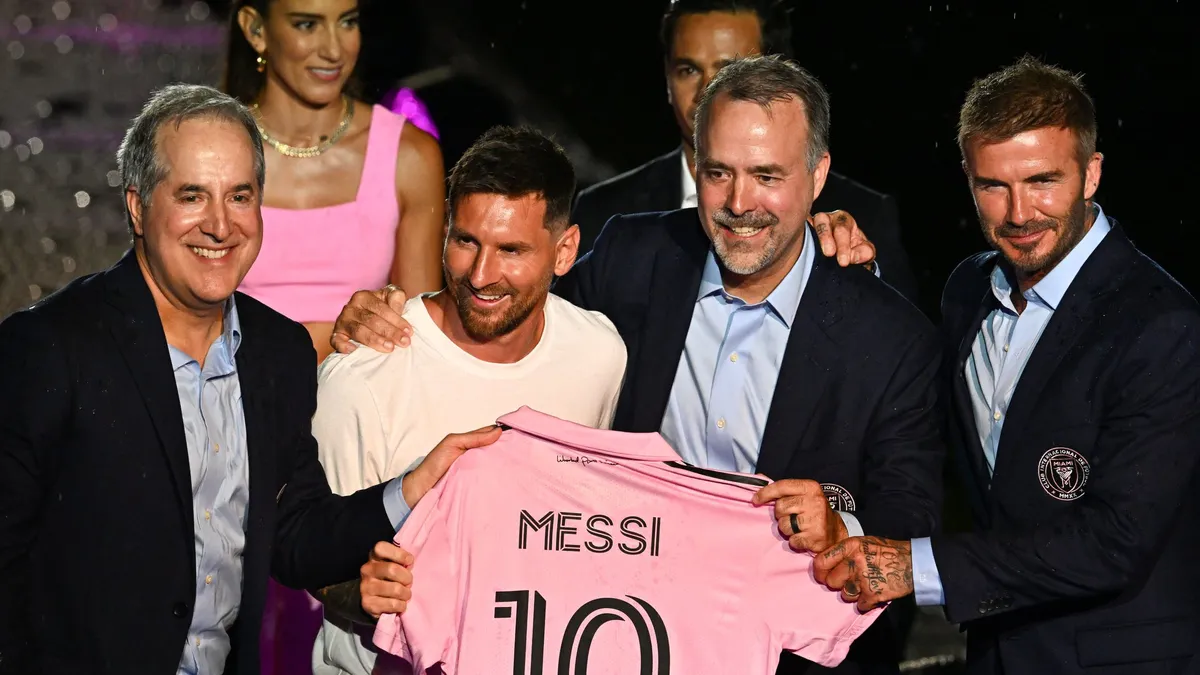 Inter Miami presenta a Messi en ceremonia climáticamente afectada en Florida