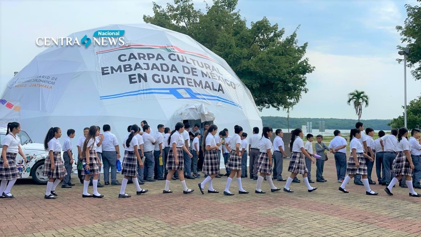 3,000 guatemaltecos disfrutan de la Carpa Cultural de la Embajada de México en Petén