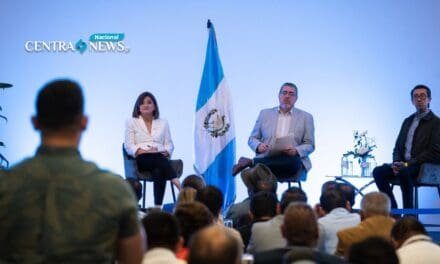 Encuentro de Bernardo Arévalo y Karin Herrera con alcaldes electos