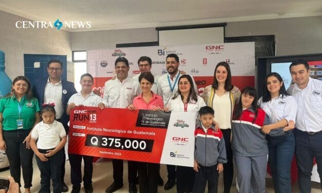 GNC entrega donación para respaldar la educación a distancia