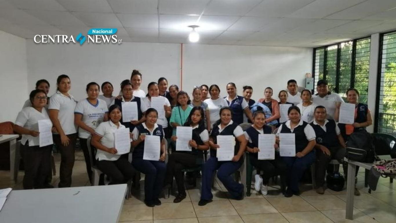 Chiquimula 400 salubristas obtienen empleo permanente