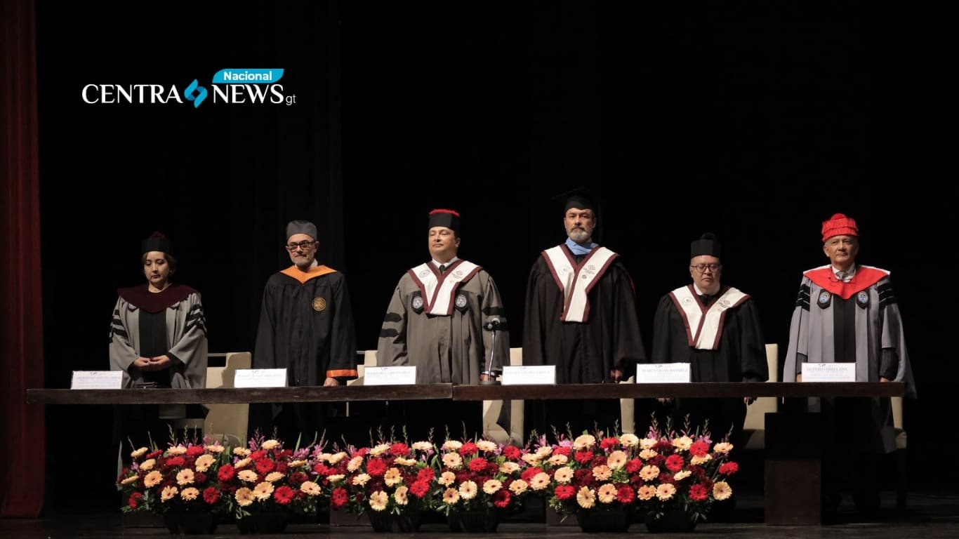 Minex celebra graduación de diplomáticos