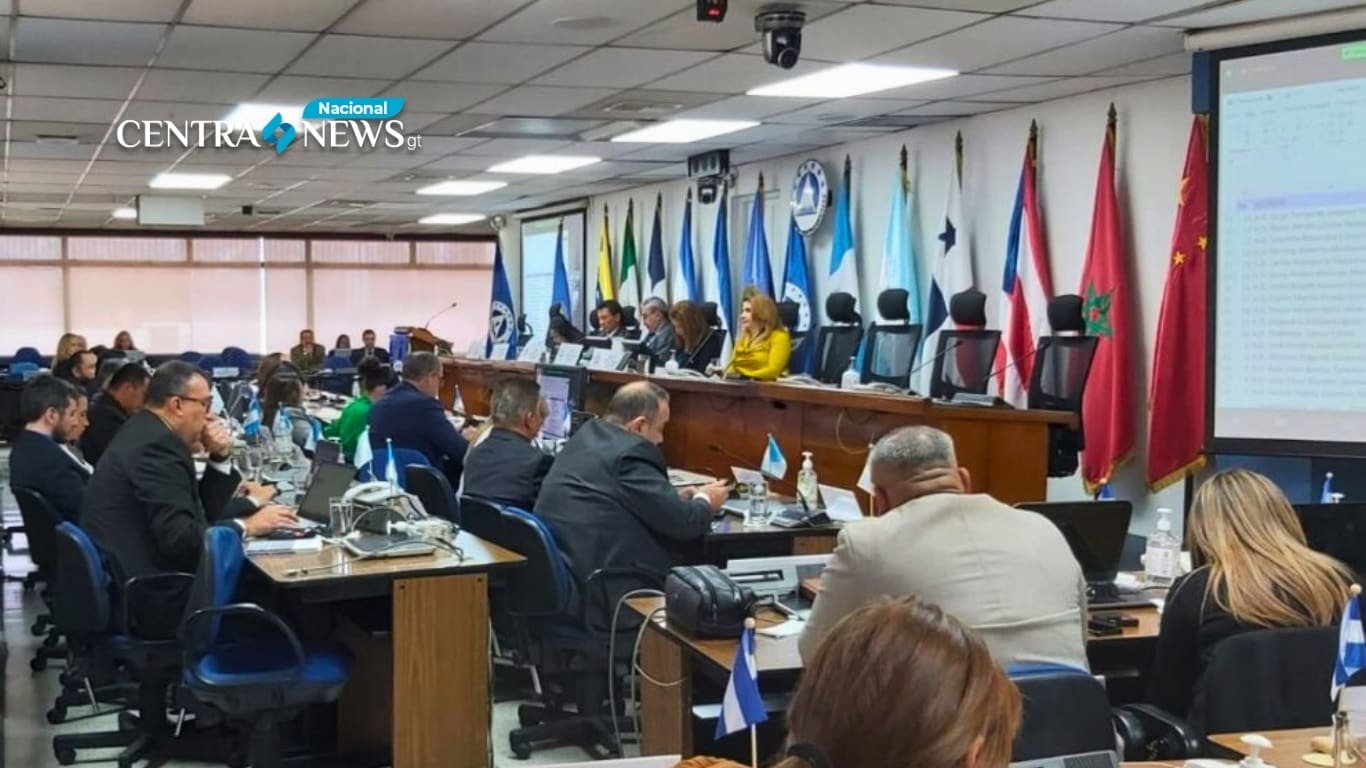 Expresidente Giammattei asiste a su primera sesión en el Parlacen