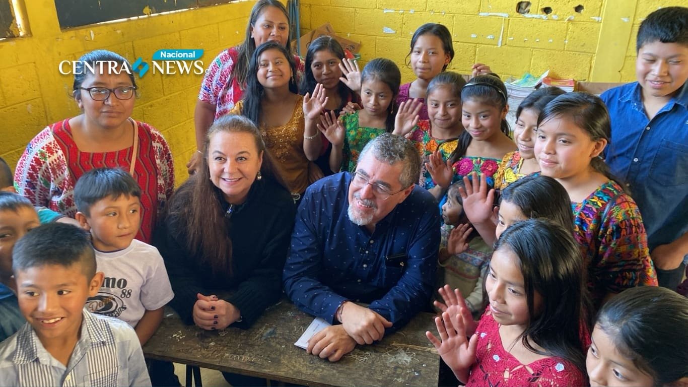 Presidente encabeza renovación de escuela en Tamahú, Alta Verapaz