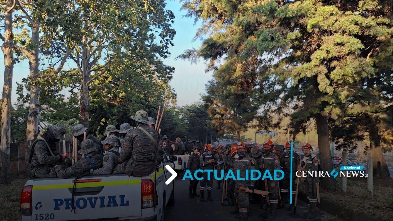 Siguen las labores de control del incendio en el volcán de Agua