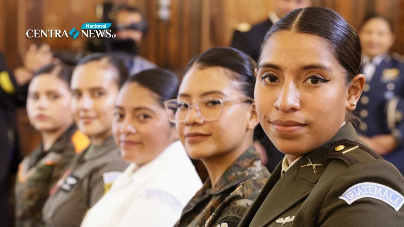 Arévalo presenta la Política de la Mujer Militar del Ejército de Guatemala