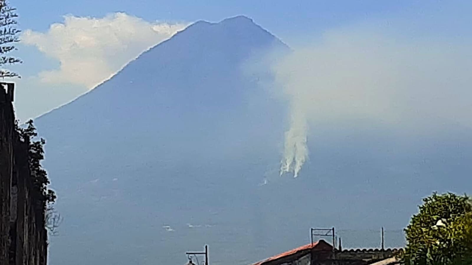 ¡Incendios en el volcán de Agua son provocados!