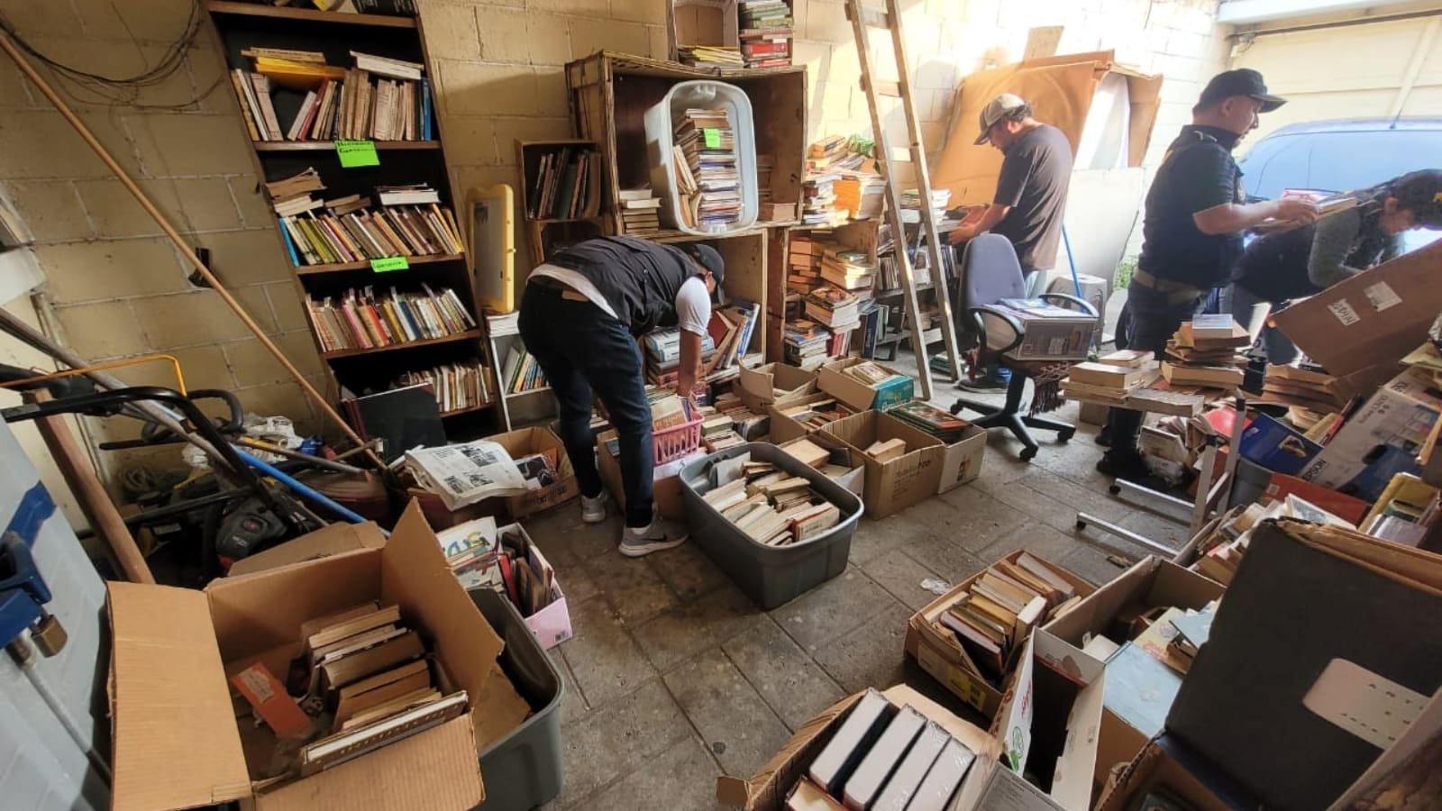 Hombre acusado de extraer y vender objetos históricos de la Biblioteca Nacional en redes sociales es capturado