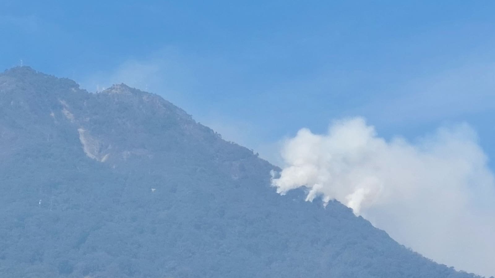 Se reactiva incendio forestal en el Volcán de Agua