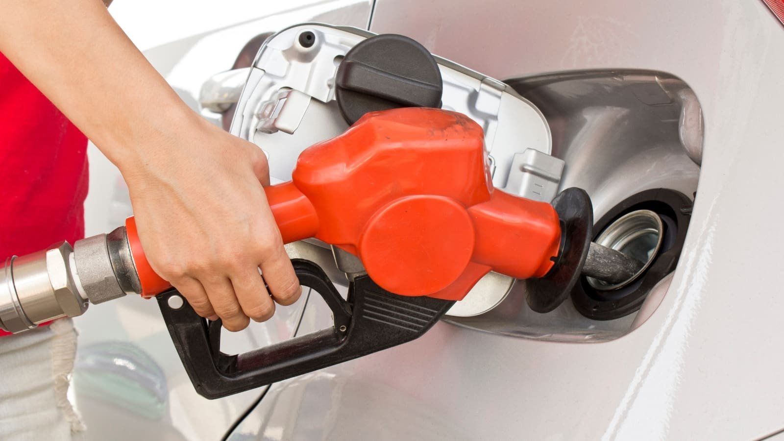 Tendencia a la baja en precios de combustibles persiste, según el MEM