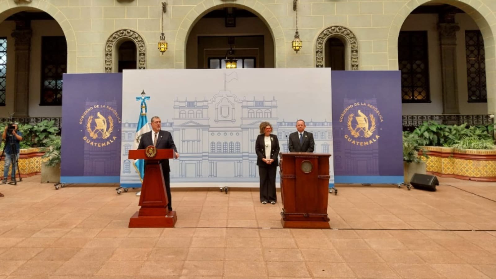 Arévalo anuncia nuevos bonos para familias en pobreza extrema