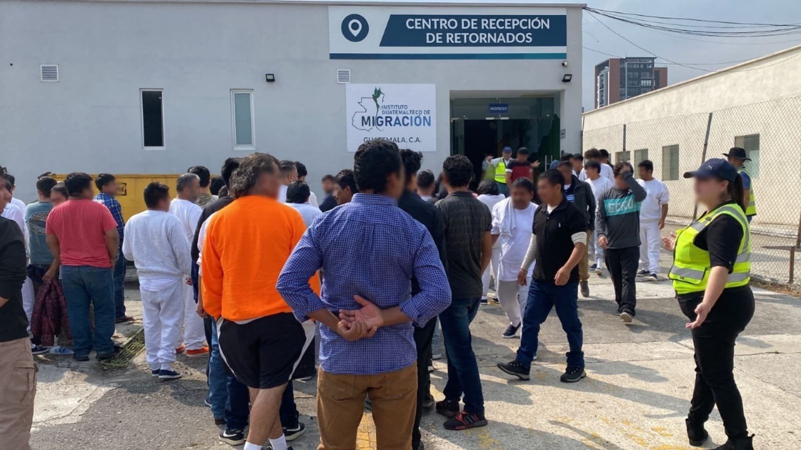Más de 900 guatemaltecos retornan desde EE. UU. y México