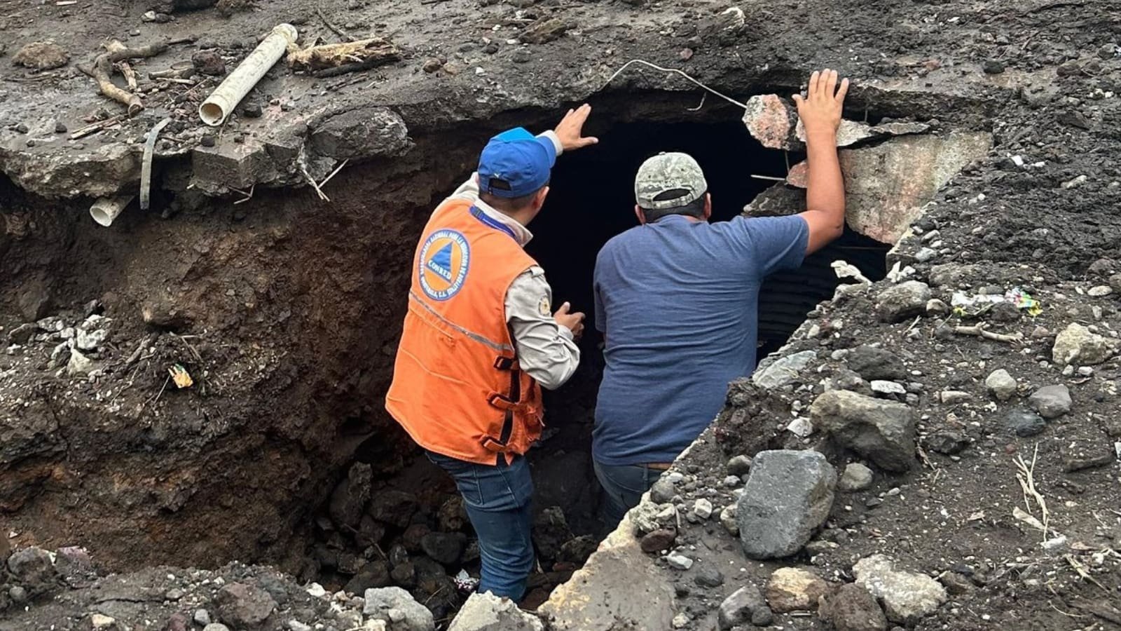 Más socavamientos afecta carretera en Palín, Escuintla