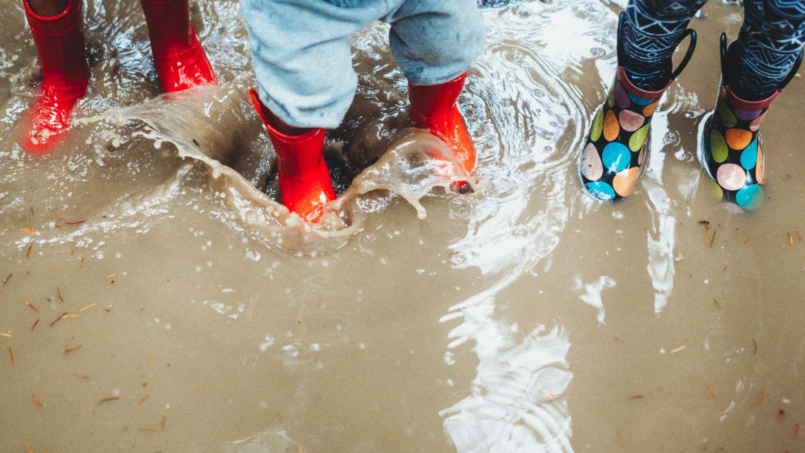 Mineduc suspende clases por lluvias en 12 departamentos