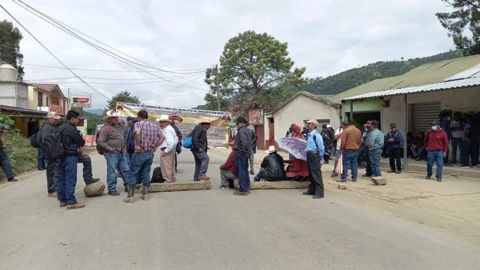 Veteranos militares anuncian bloqueos para exigir pagos pendientes