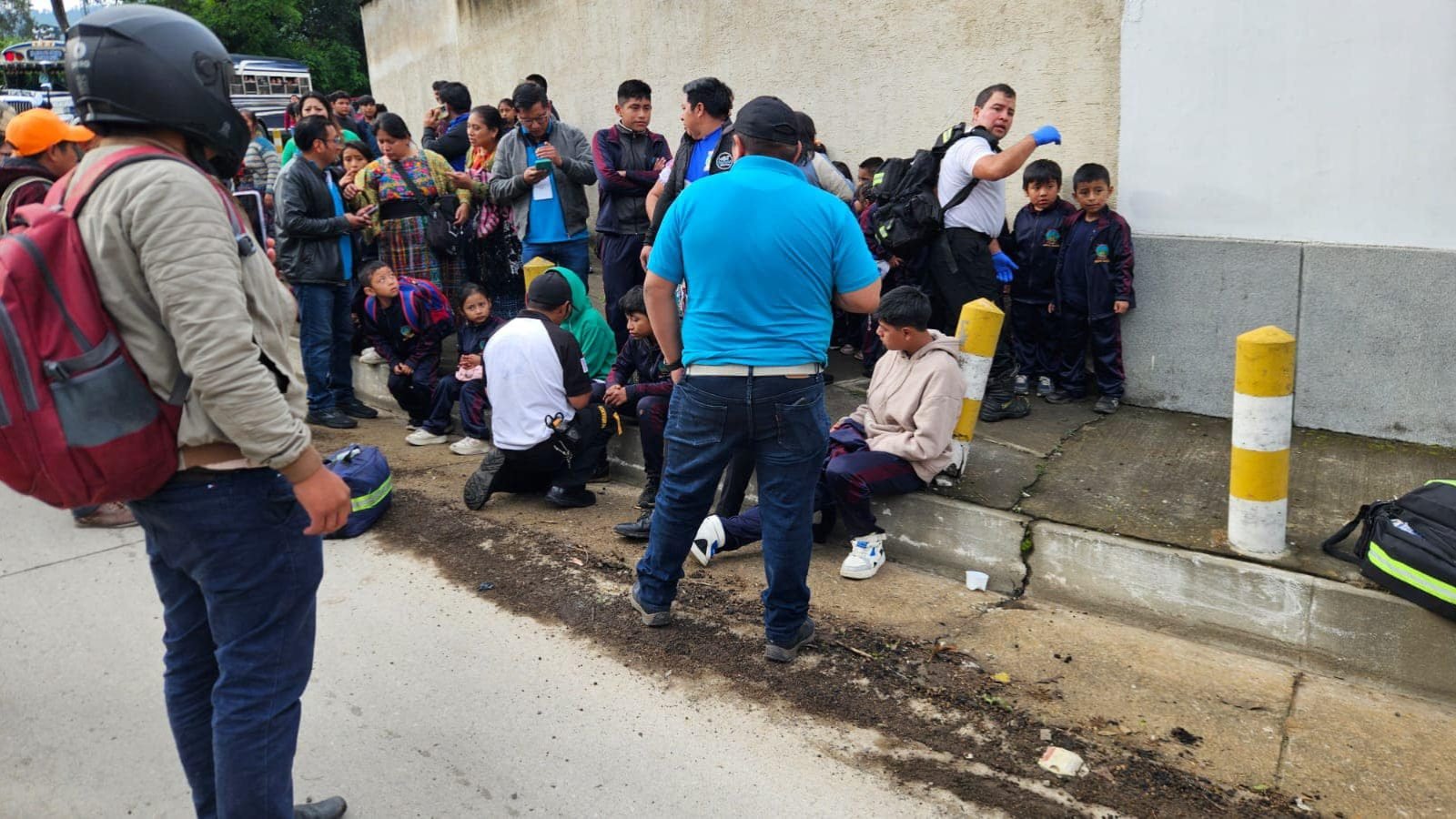 Accidente de autobús escolar en Sacatepéquez deja varios heridos