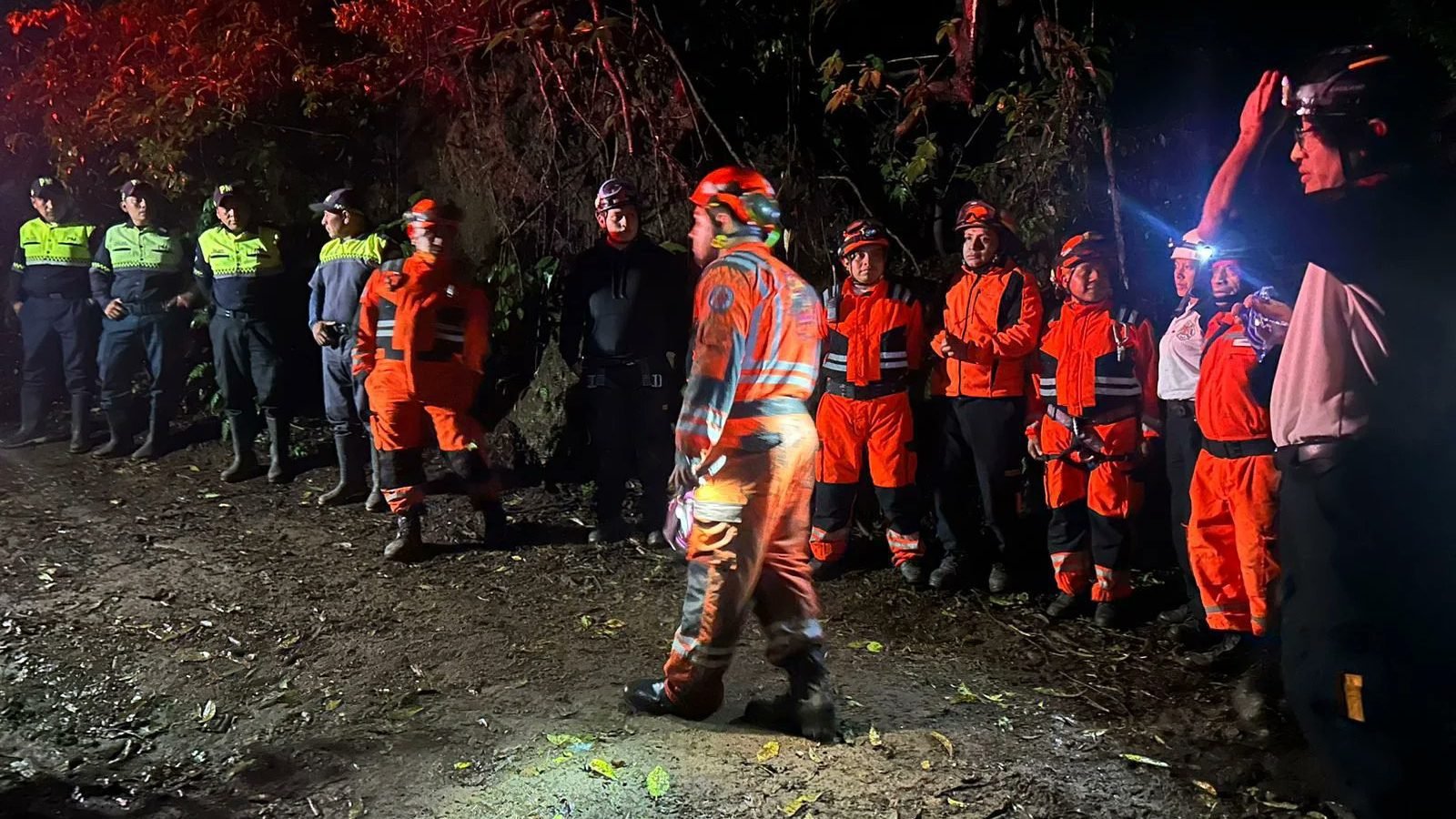 Desaparece aeronave en vuelo sobre el volcán de Agua