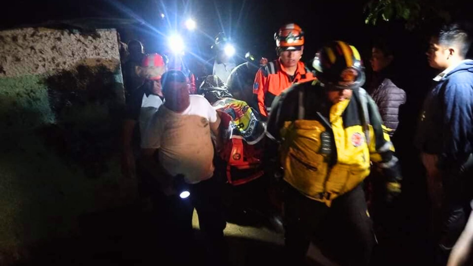 En Sacatepéquez varias personas fueron soterradas por derrumbe