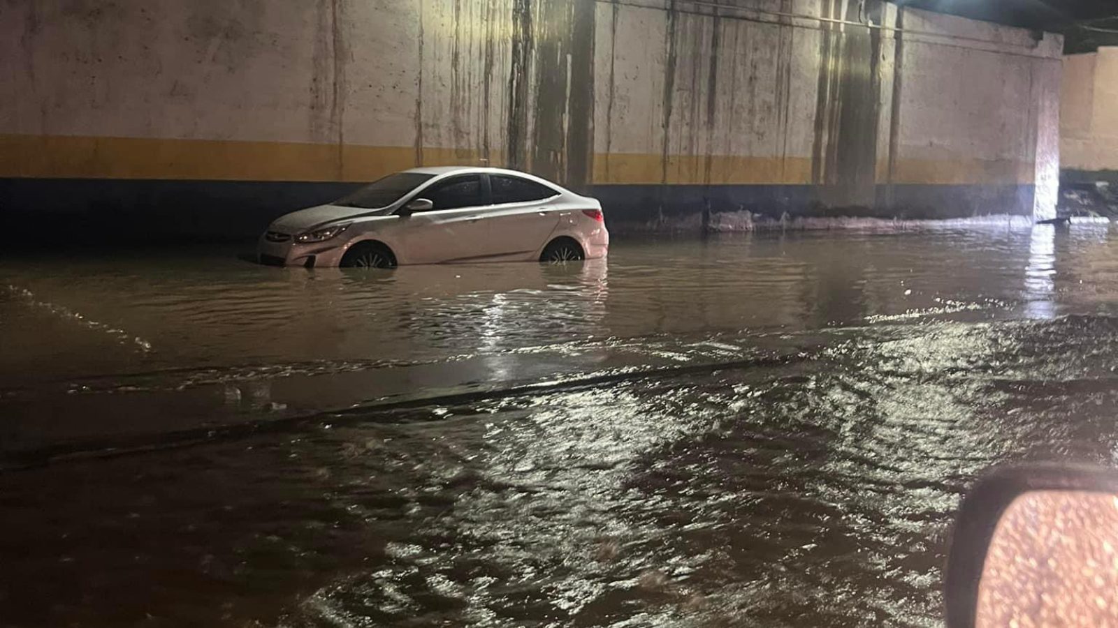 Inundaciones y emergencias por intensas lluvias se reportan en Ciudad de Guatemala