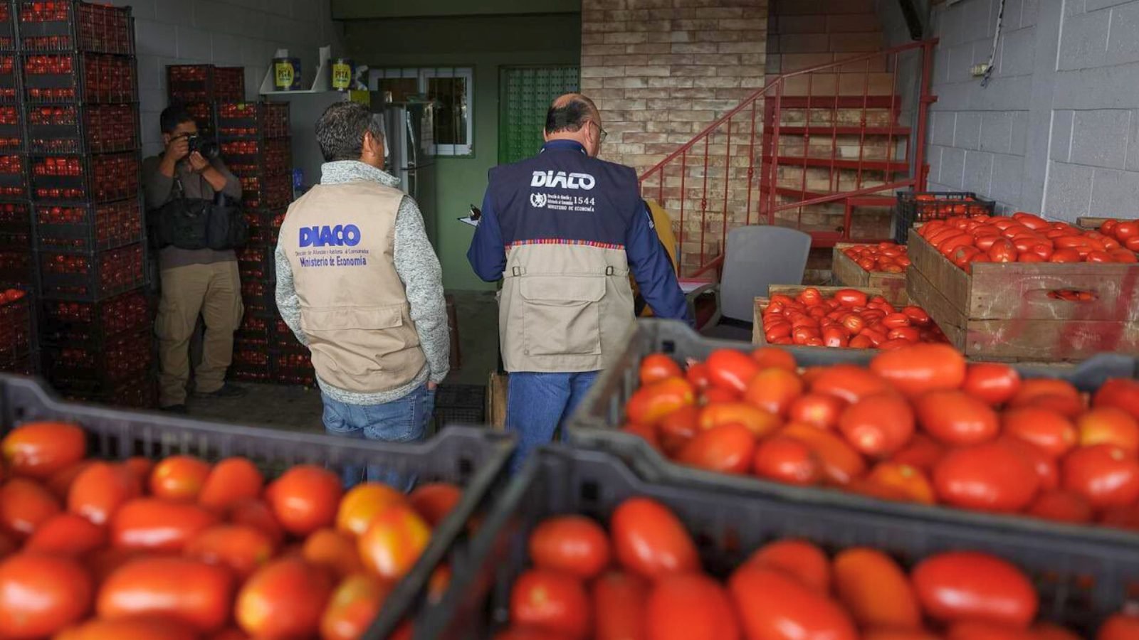 Mineco denuncia especulación de precios en frutas y verduras