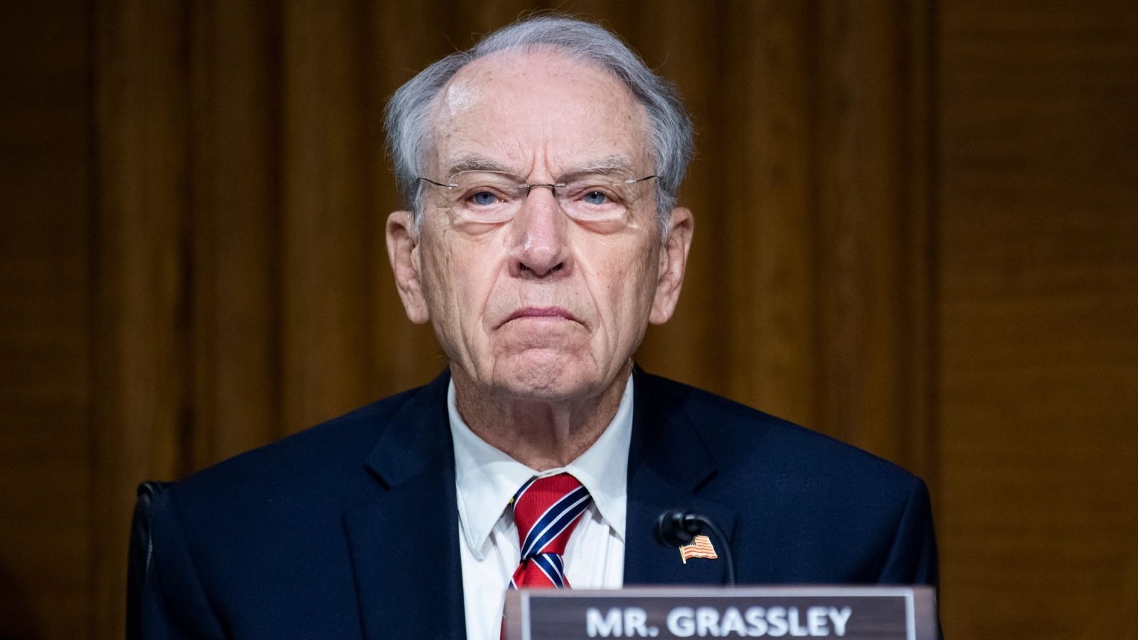 Oficina de senador Chuck Grassley revela pruebas de menores migrantes enviados a hogares vinculados a la MS-13