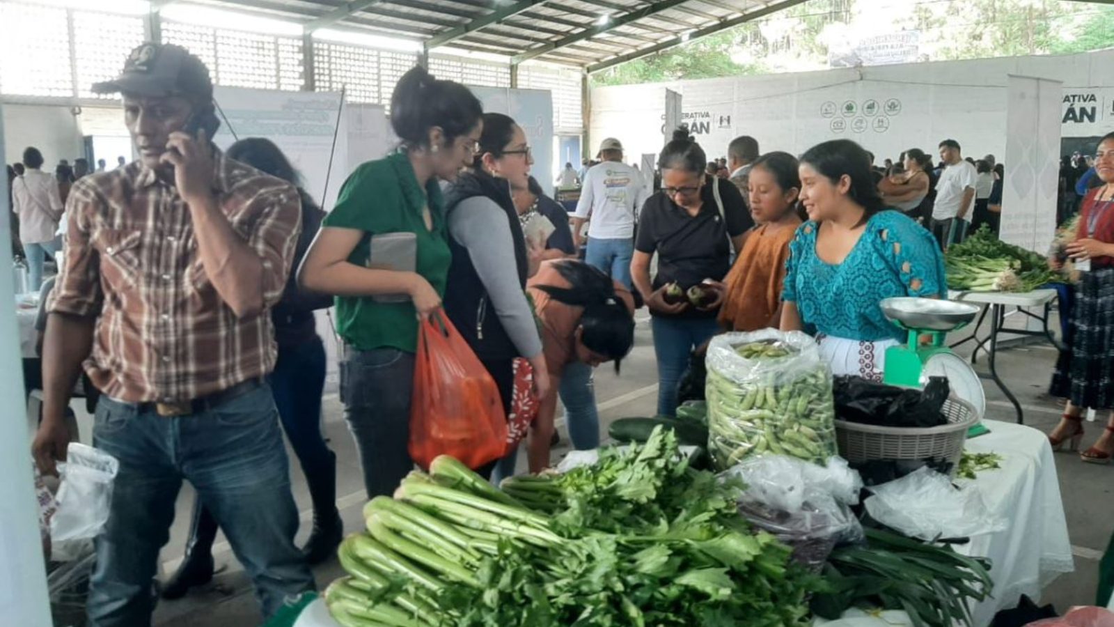 Se relizó la Feria del Agricultor en tres departamentos