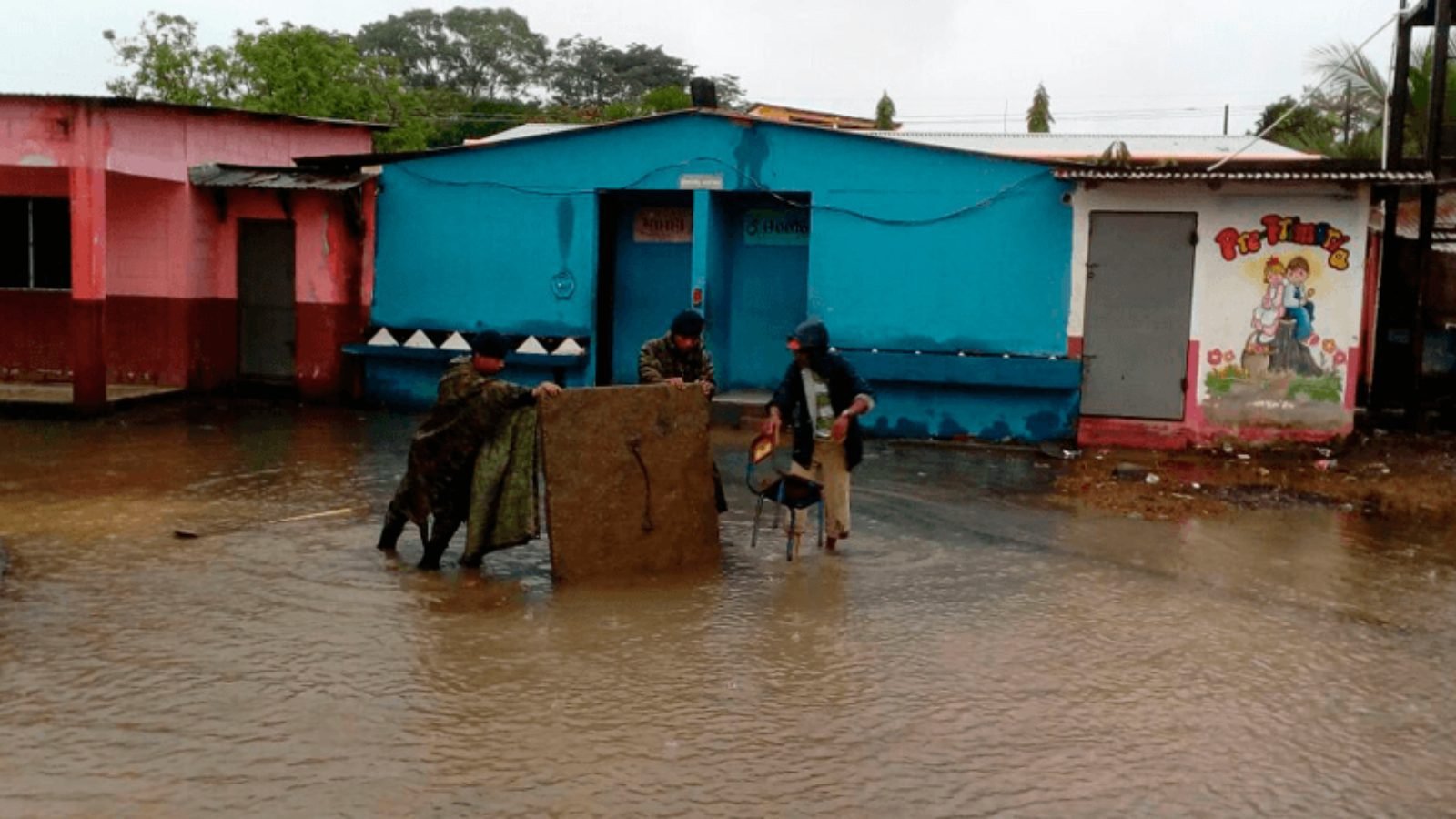 Suspenden clases presenciales en Escuintla por intensas lluvias