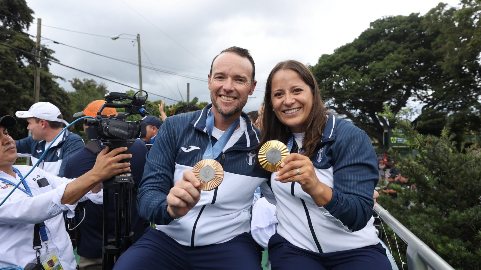 Adriana Ruano es recibida con euforia en Guatemala