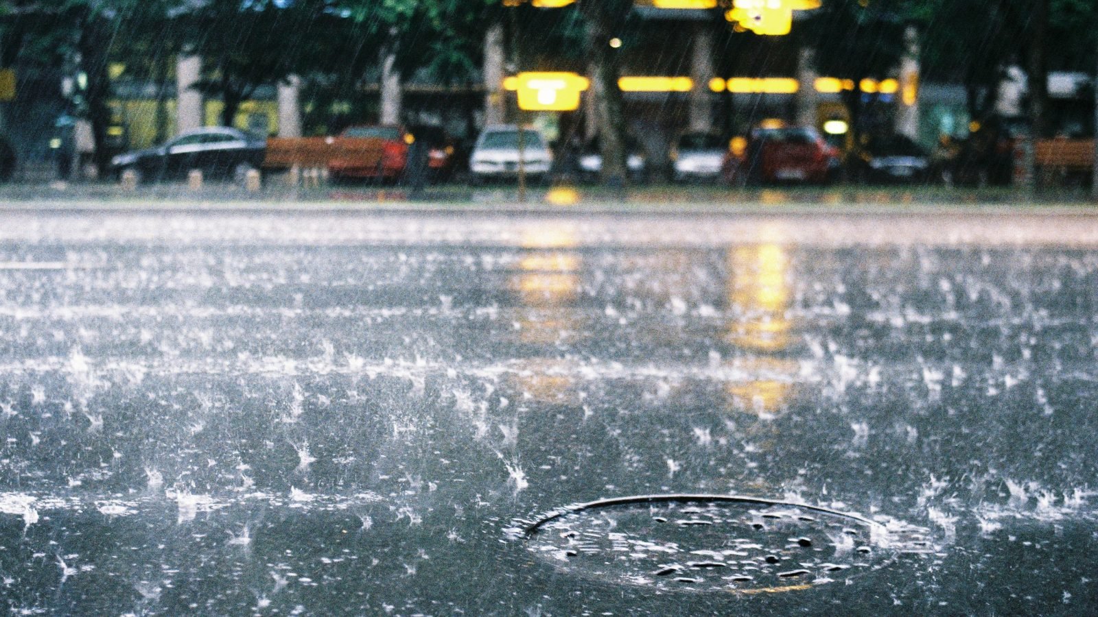 Autoridades exhortan a conducir con precaución durante la temporada de lluvias