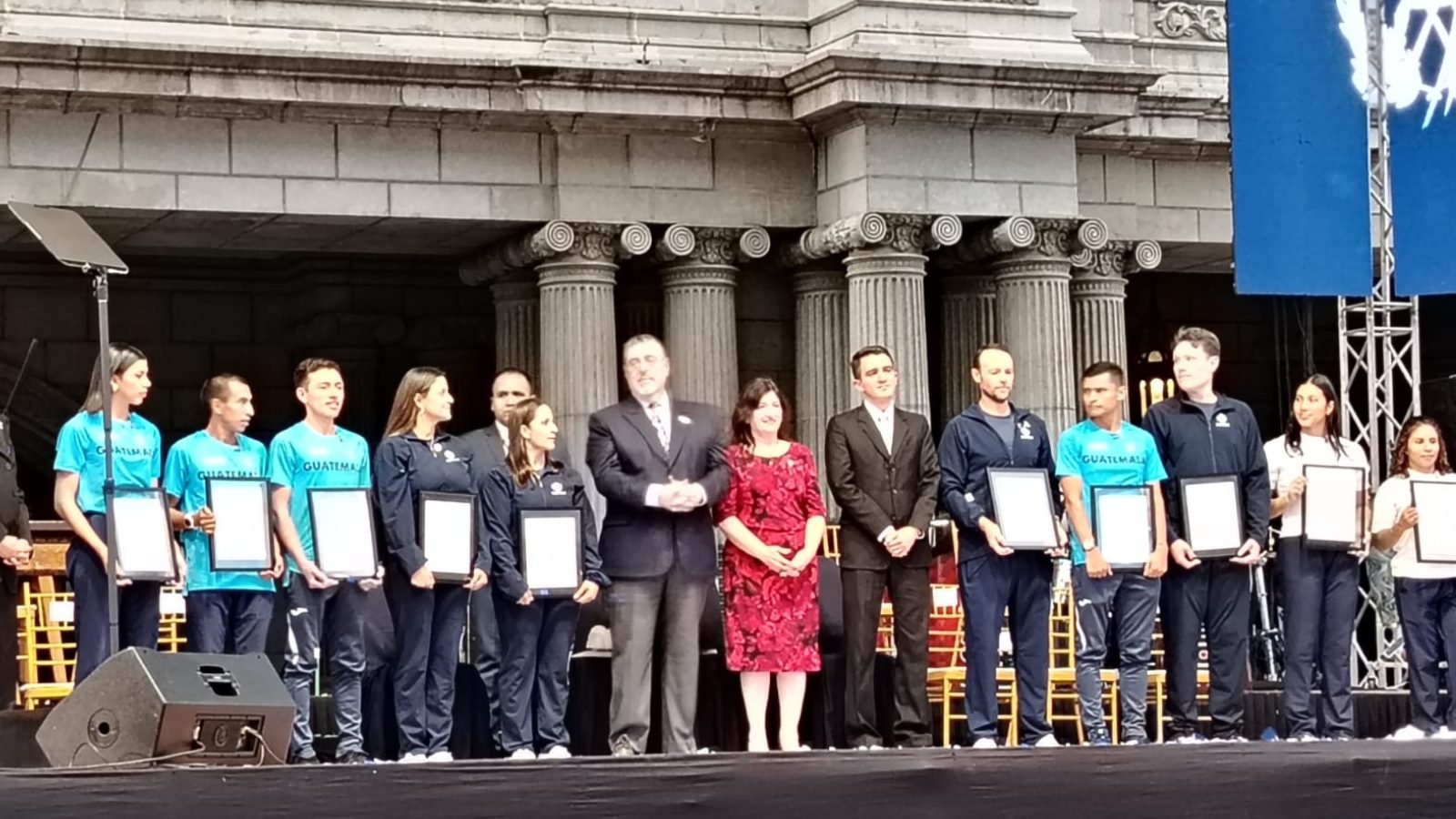 Delegación Nacional de Atletas olímpicos recibe homenaje