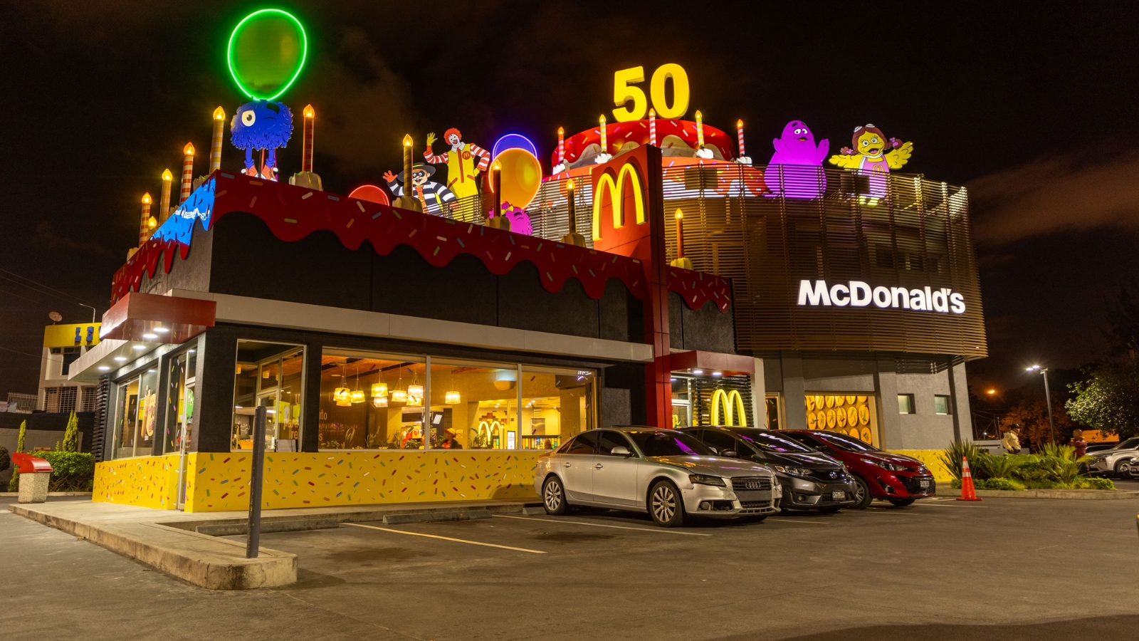 McDonald's Liberación celebra 50 años con temática mágica