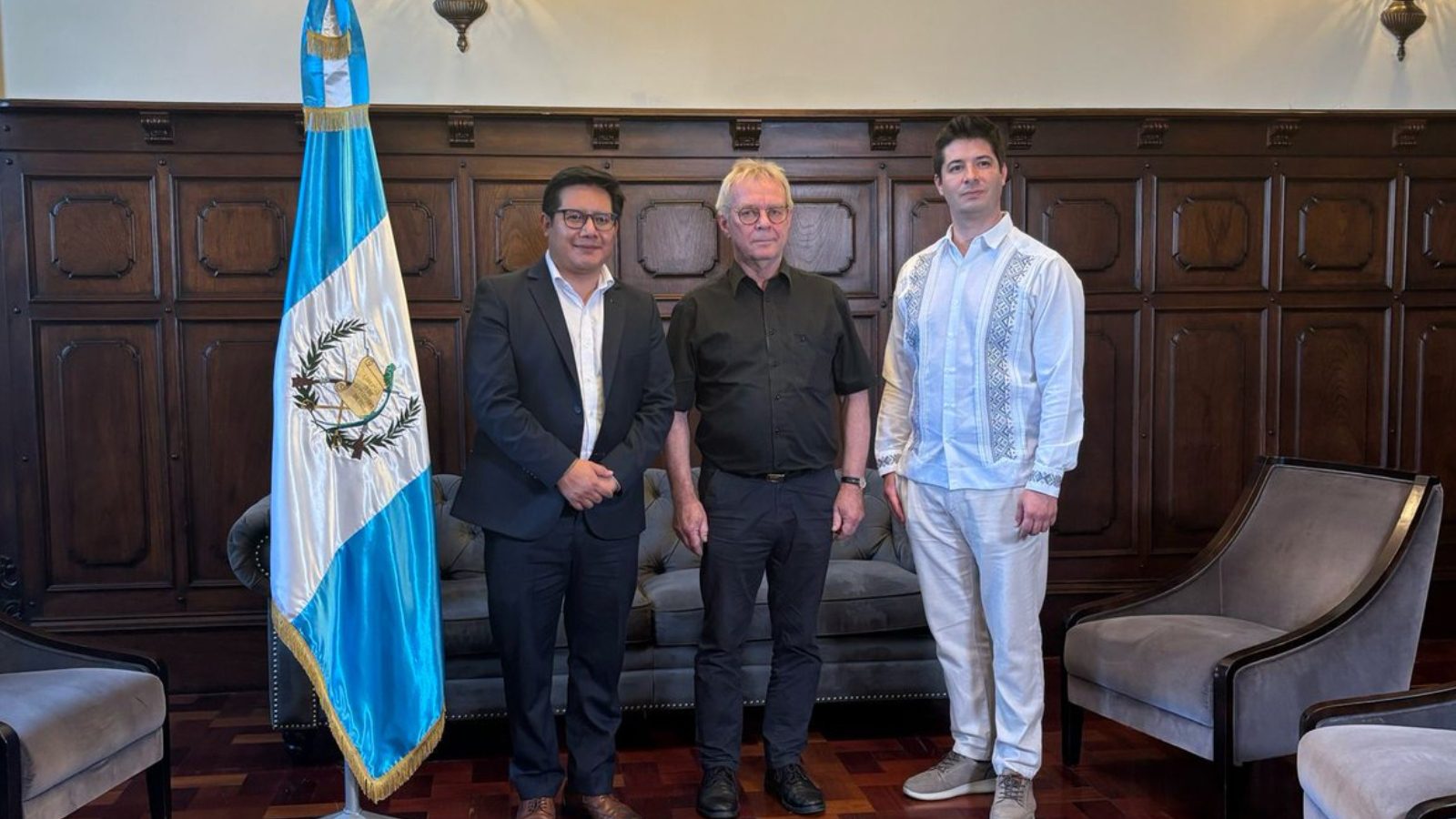 Visita de expertos estonios busca impulsar la transformación digital en Guatemala