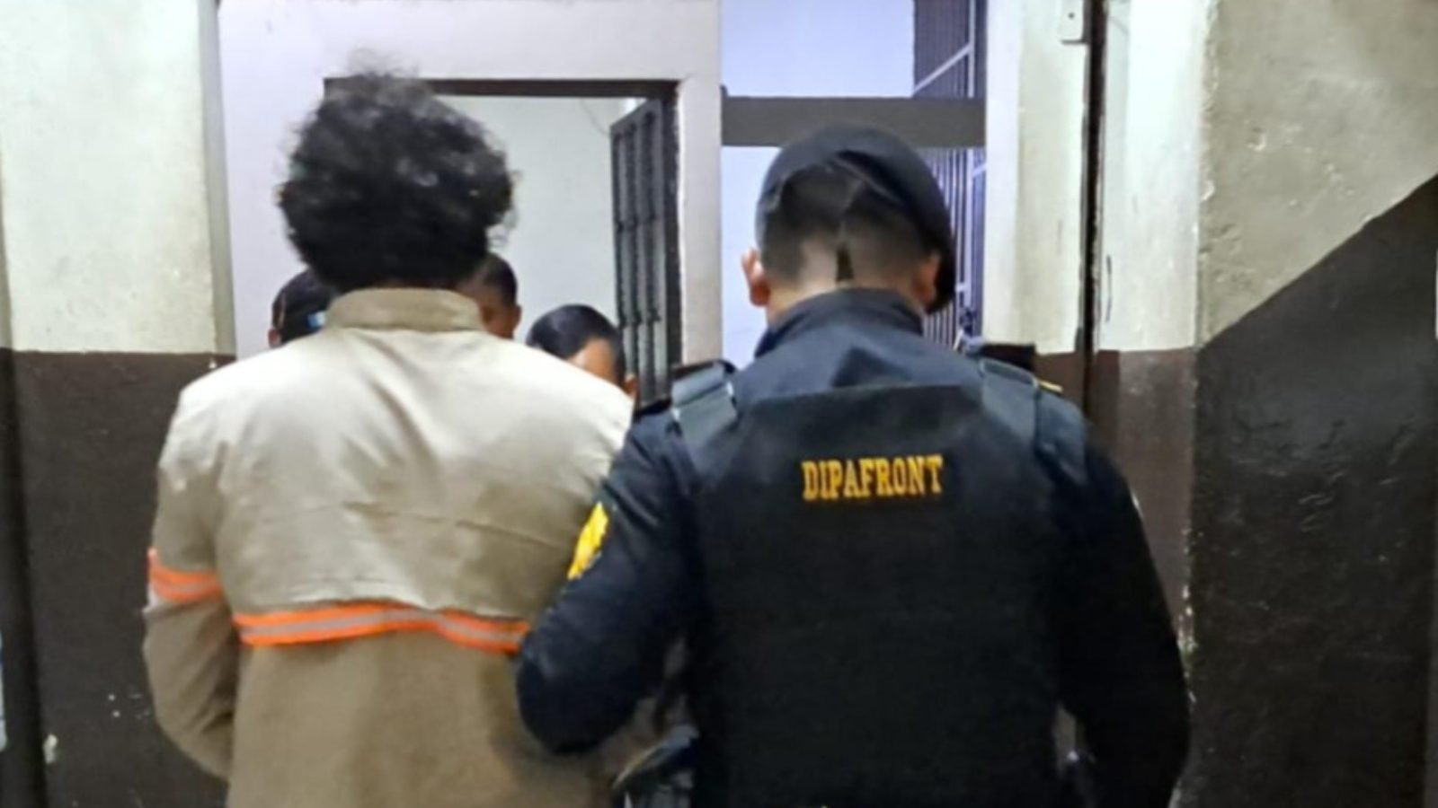 Capturan a hombre con Q242 mil no declarados y municiones en Puerto Quetzal