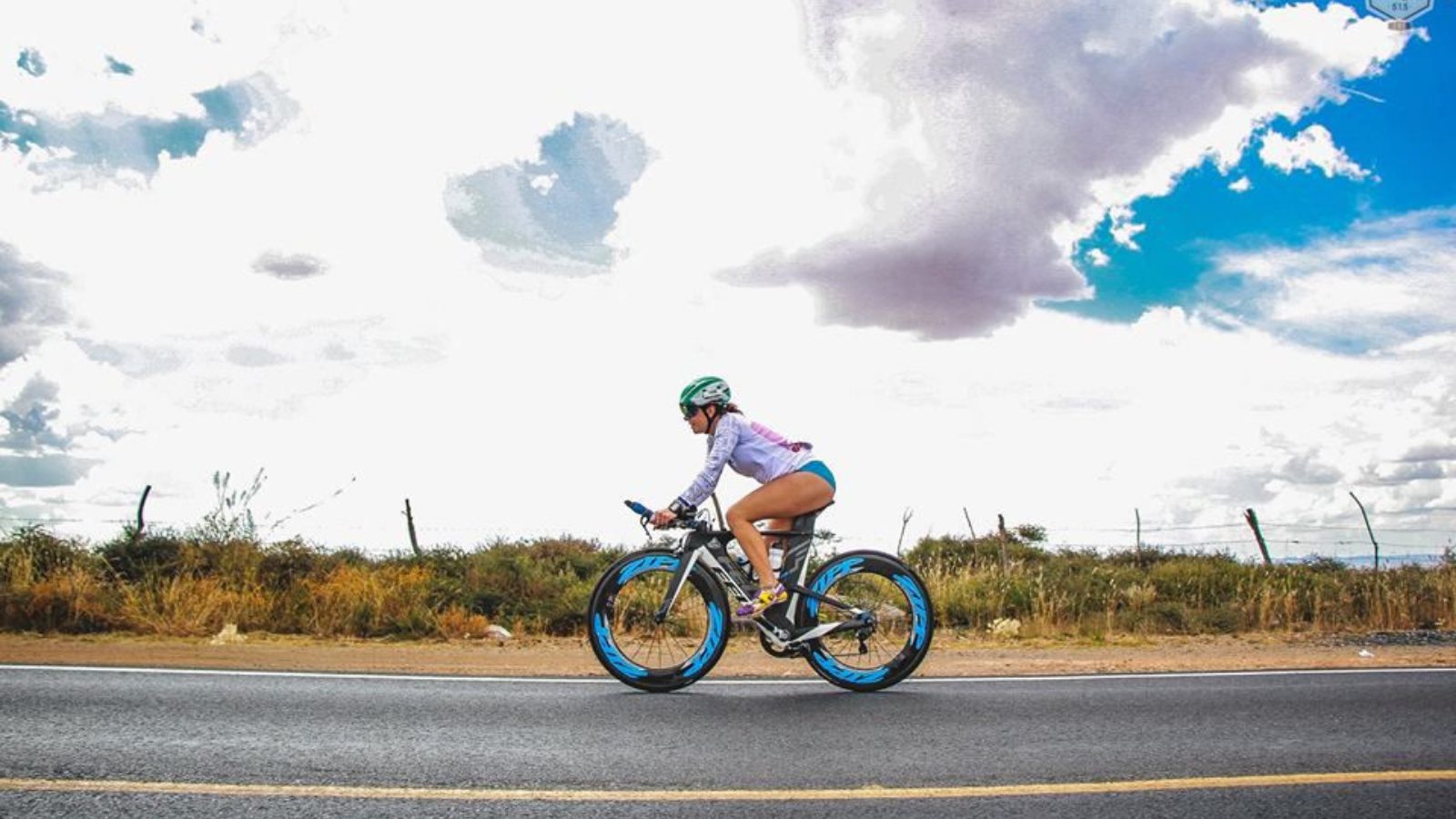 Michelle Echeverría se prepara para ser la primera latinoamericana en completar el Deca-Ironman con el apoyo de Sporade