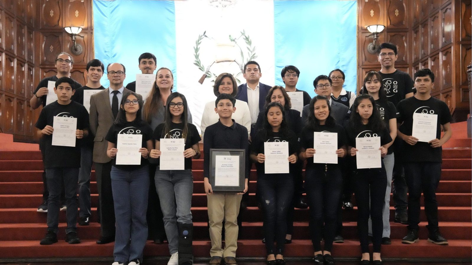 Vicepresidenta Herrera juramenta a jóvenes de la Selección Nacional de Matemática