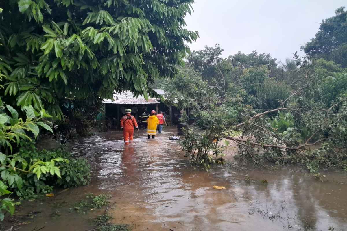 Ciclón tropical Sara deja 61 emergencias y afecta a ocho departamentos en Guatemala