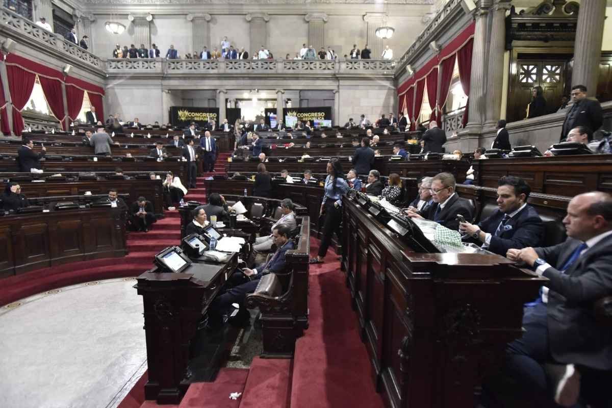 Suspenden interpelación al canciller de Guatemala por falta de quorum