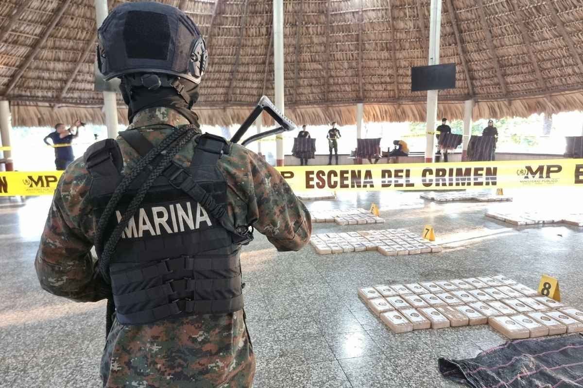 Marina de Guatemala asegura 455 paquetes de posible droga en el Pacífico