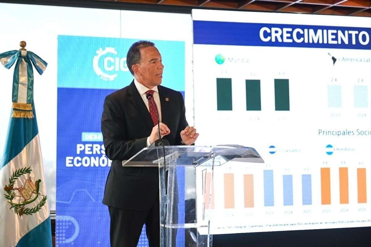 Cámara de Industria y Banguat analizan impacto de políticas de EE. UU. en remesas, crédito y comercio