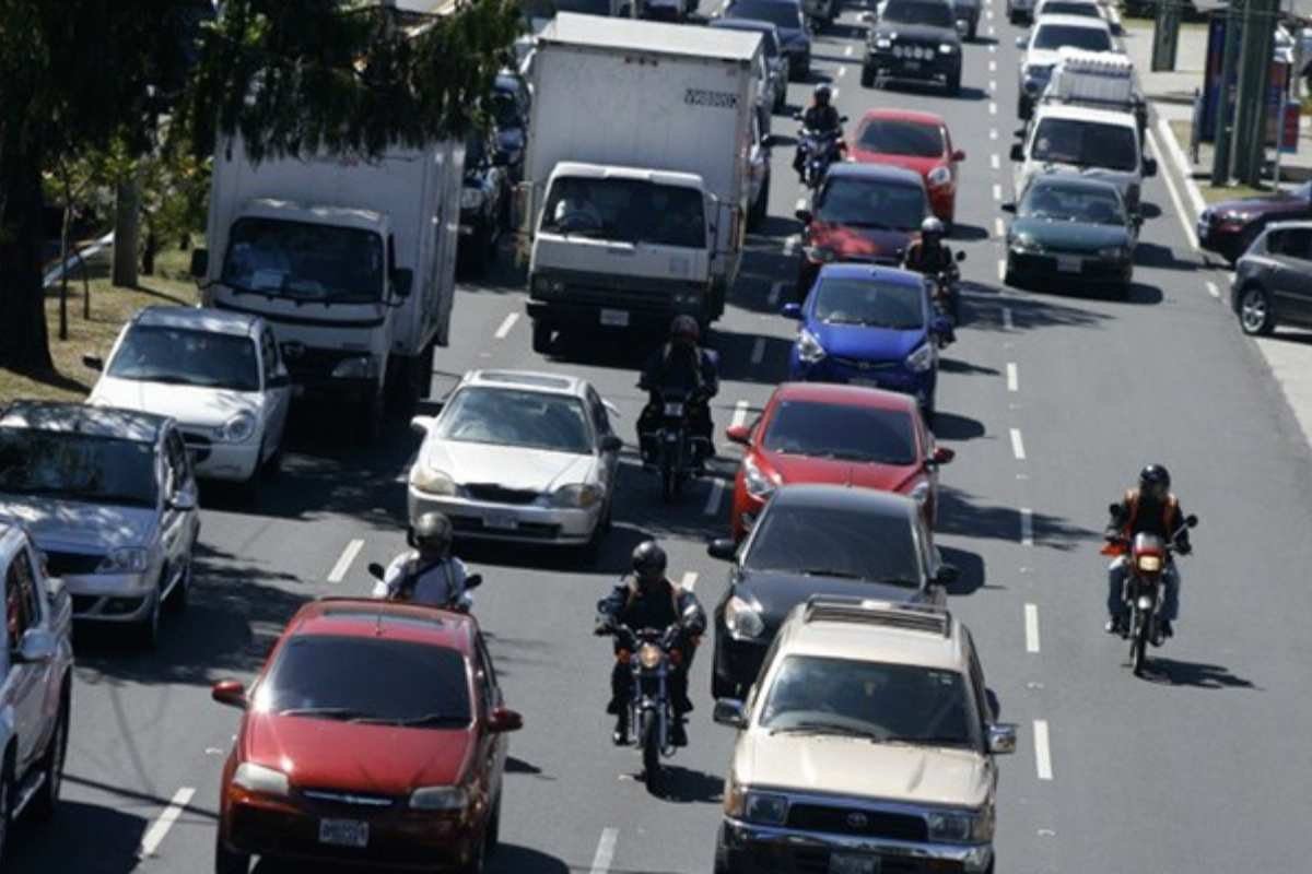 Carriles reversibles en Guatemala Preparativos de las PMT para el 6 de enero