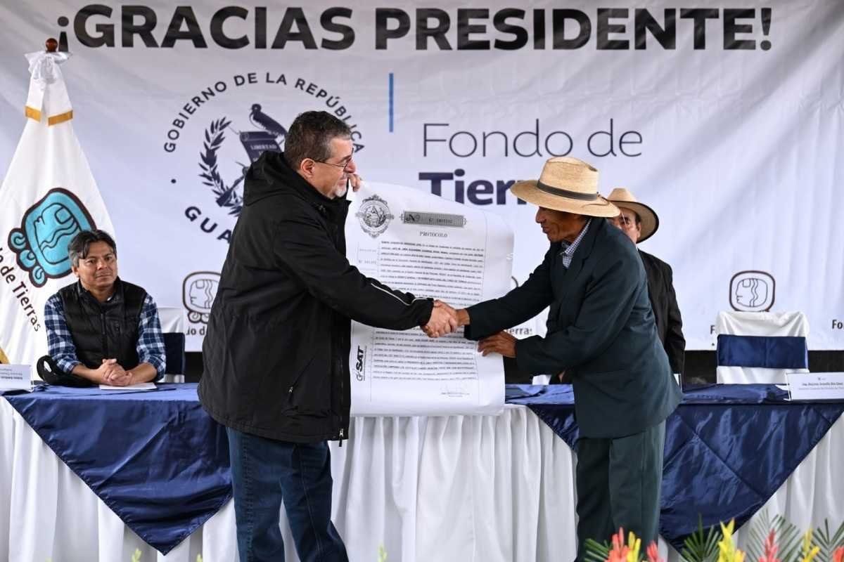 Certifican terrenos en San Juan Sacatepéquez 230 familias beneficiadas