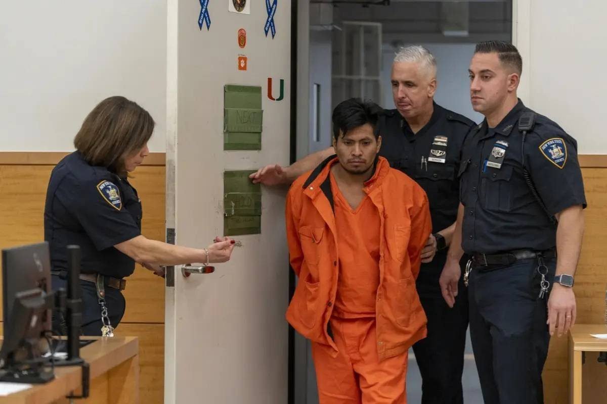 Guatemalteco niega cargos por brutal ataque en metro de Nueva York