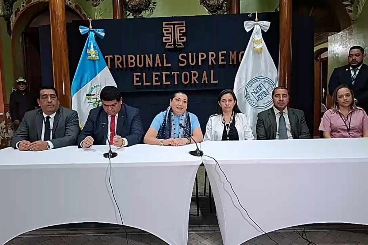 Magistrados del TSE retoman funciones; Blanca Alfaro entrega presidencia