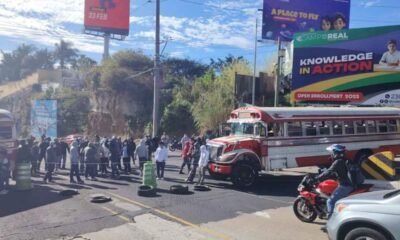 Bloqueo en San Cristóbal Pilotos de buses exigen seguridad tras ola de ataques