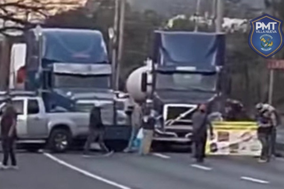 Bloqueos de transportistas afectan tránsito en carreteras del país