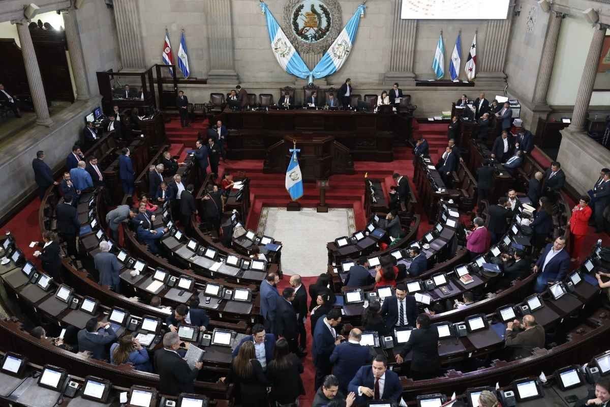 Congreso avanza en debate de leyes pero existe tensión entre diputados