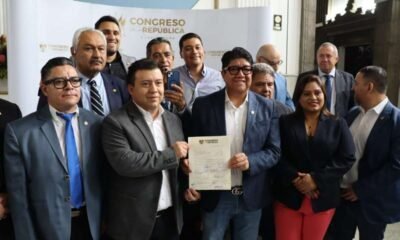 Congreso propone bono de Q2 mil para migrantes retornados de EE.UU.