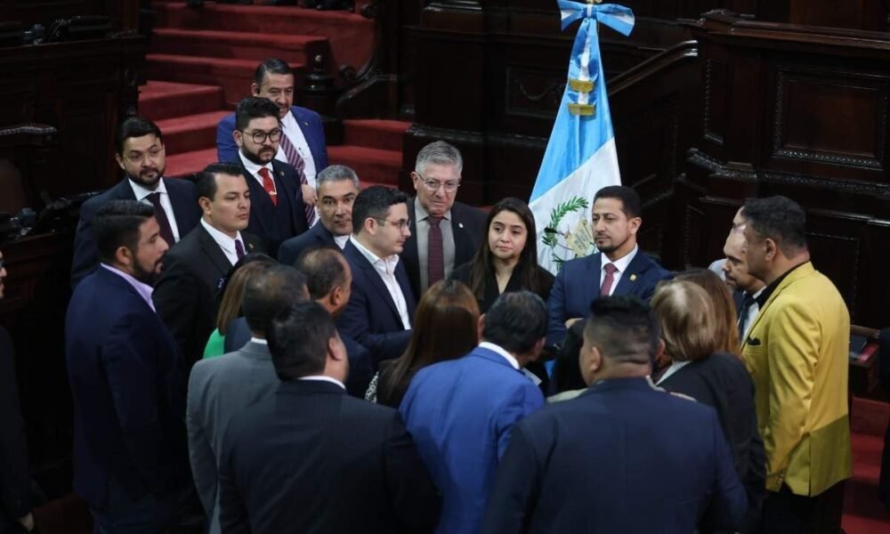Diputados aprueban según acta un alza salarial más de un 60% ¿Cuánto costará al país